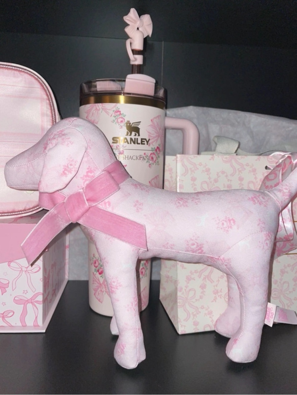 PINK X LoveShackFancy rosa beaux dog